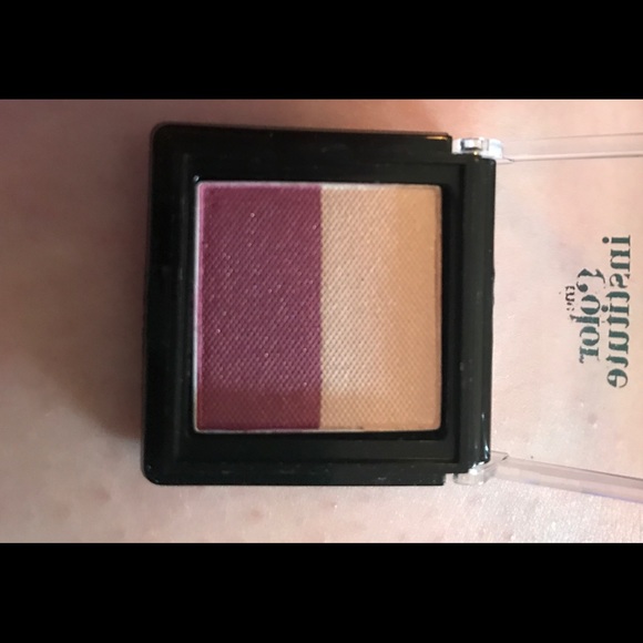 Brand new eye shadow - Picture 2 of 2